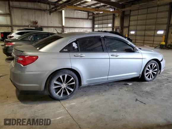 2014 Chrysler 200 Touring with VIN 1C3CCBBG8EN151662, listed as a Copart auction lot 62429385 with 145,979 mi miles and Clean title. Bid and sale history available at DreamBid. Image 3.