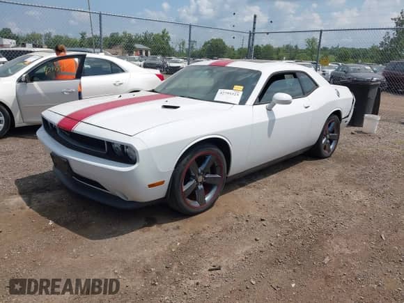 2013 Dodge Challenger SXT with VIN 2C3CDYAG0DH562336, listed as a IAAI auction lot 42795323 with 82,719 mi miles and . Bid and sale history available at DreamBid. Image 18.