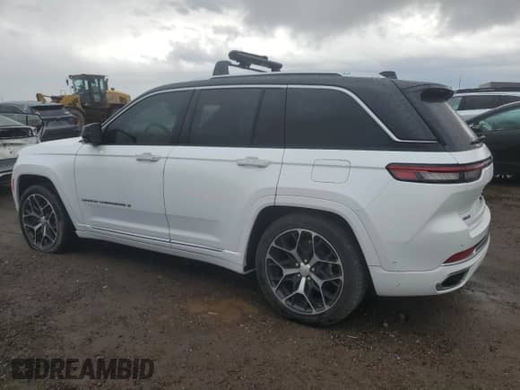 2023 Jeep Grand Cherokee Summit with VIN 1C4RJHEG9P8762635, listed as a Copart auction lot 55822285 with 39,495 mi miles and Salvage title. Bid and sale history available at DreamBid. Image 2.