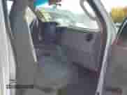 2010 Ford Econoline Cargo Commercial z VIN 1FTNE2EW1ADA99714, wystawiony jako IAAI lot #40697600 z przebiegiem 99 977 mil mil oraz . Historia ofert i sprzedaży dostępna na DreamBid. Obrazek 5.