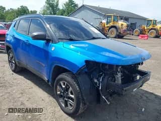2018 Jeep Compass Trailhawk z VIN 3C4NJDDB9JT262951, wystawiony jako IAAI lot #42764537 z przebiegiem 139 429 mil mil oraz . Historia ofert i sprzedaży dostępna na DreamBid. Obrazek 1.
