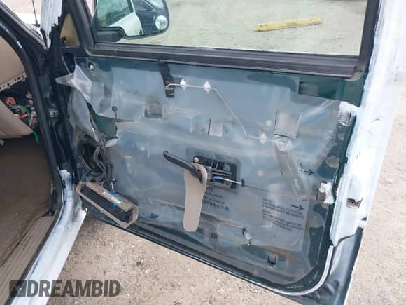 2005 Chevrolet Silverado 1500 LS с VIN 2GCEC13T351239322, выставлен на аукционе IAAI как лот 42450946 с пробегом Не указан миль и . История ставок и продаж доступна на DreamBid. Изображение 16.