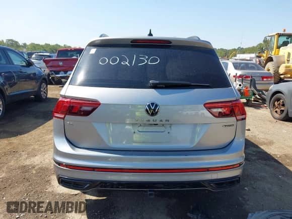 2022 Volkswagen Tiguan SE R-Line Black с VIN 3VV8B7AX0NM002130, выставлен на аукционе IAAI как лот 43201424 с пробегом 27 739 миль миль и . История ставок и продаж доступна на DreamBid. Изображение 17.