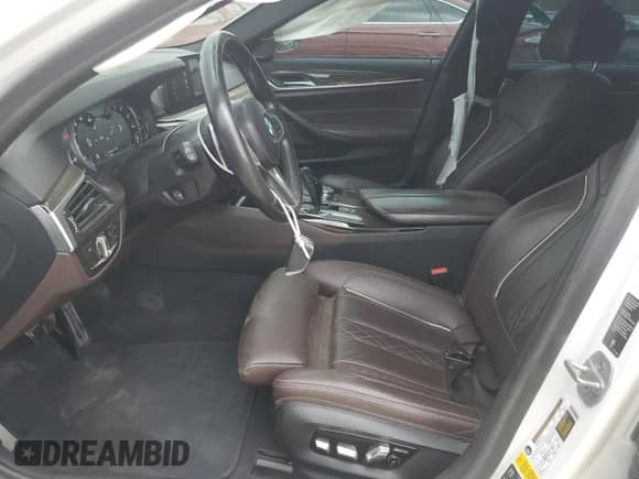 2019 BMW 5 Series 540i xDrive z VIN WBAJE7C57KG892521, wystawiony jako Copart lot #66200935 z przebiegiem 68 250 mil mil oraz Szkoda całkowita • Salvage title. Historia ofert i sprzedaży dostępna na DreamBid. Obrazek 7.