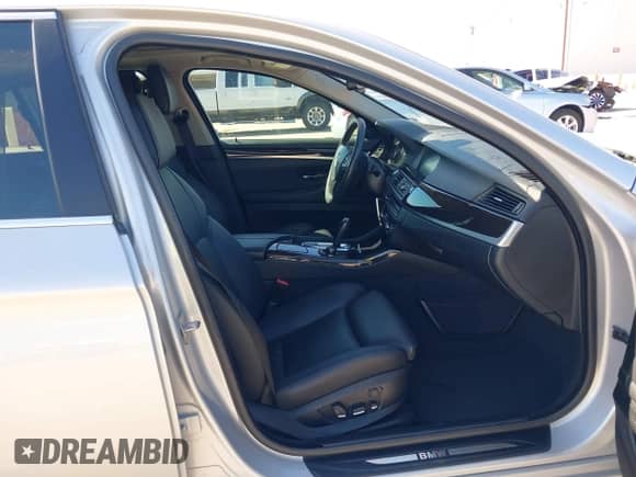 2013 BMW 5 Series 550i z VIN WBAFR9C50DD227180, wystawiony jako IAAI lot #42292272 z przebiegiem 84 065 mil mil oraz . Historia ofert i sprzedaży dostępna na DreamBid. Obrazek 5.