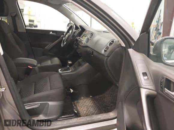 2009 Volkswagen Tiguan S с VIN WVGAV75N29W002180, выставлен на аукционе IAAI как лот 42417787 с пробегом 236 834 миль миль и . История ставок и продаж доступна на DreamBid. Изображение 5.