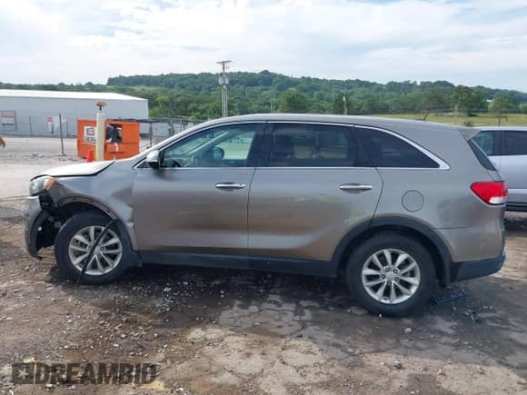 2016 Kia Sorento LX z VIN 5XYPG4A39GG164359, wystawiony jako IAAI lot #42620030 z przebiegiem 66 188 mil mil oraz . Historia ofert i sprzedaży dostępna na DreamBid. Obrazek 15.