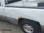 2001 GMC Sierra 1500 SLE z VIN 2GTEC19T411367053, wystawiony jako IAAI lot #42449658 z przebiegiem 235 885 mil mil oraz . Historia ofert i sprzedaży dostępna na DreamBid. Obrazek 15.