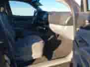 2015 Toyota Tacoma PreRunner z VIN 5TFTX4GN3FX050392, wystawiony jako IAAI lot #41321103 z przebiegiem 139 078 mil mil oraz . Historia ofert i sprzedaży dostępna na DreamBid. Obrazek 5.