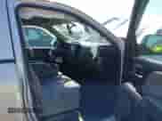 2017 Chevrolet Silverado 1500 Custom z VIN 1GCRCPEC7HZ308137, wystawiony jako IAAI lot #43345507 z przebiegiem Nie podano mil oraz . Historia ofert i sprzedaży dostępna na DreamBid. Obrazek 5.