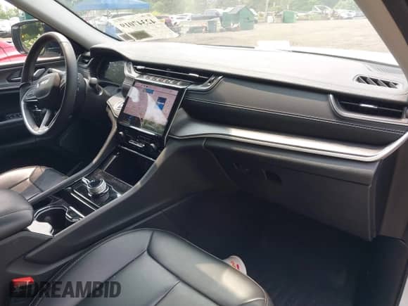 2023 Jeep Grand Cherokee Limited z VIN 1C4RJKBG3P8813368, wystawiony jako IAAI lot #42347019 z przebiegiem 14 722 mil mil oraz . Historia ofert i sprzedaży dostępna na DreamBid. Obrazek 5.