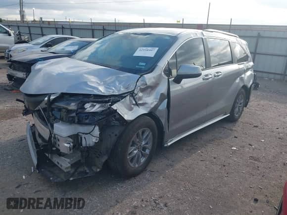 2025 Toyota Sienna LE with VIN 5TDKRKEC7SS260697, listed as a IAAI auction lot 42958407 with 5,707 mi miles and . Bid and sale history available at DreamBid. Image 2.