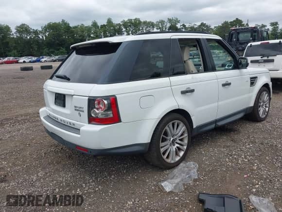 2011 Land Rover Range Rover Sport HSE Lux with VIN SALSK2D4XBA278096, listed as a IAAI auction lot 42950673 with 129,358 mi miles and . Bid and sale history available at DreamBid. Image 4.