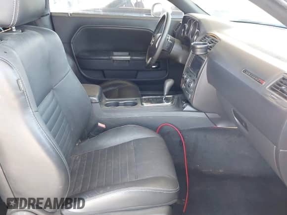 2012 Dodge Challenger R/T z VIN 2C3CDYBT6CH107999, wystawiony jako IAAI lot #42837530 z przebiegiem 124 448 mil mil oraz . Historia ofert i sprzedaży dostępna na DreamBid. Obrazek 5.