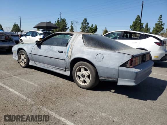 1992 Chevrolet Camaro RS z VIN 1G1FP23E7NL145818, wystawiony jako Copart lot #80154405 z przebiegiem 127 503 mil mil oraz Czysty tytuł • Clean title. Historia ofert i sprzedaży dostępna na DreamBid. Obrazek 2.