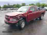 2011 Chevrolet Colorado 1LT z VIN 1GCJTCF9XB8136112, wystawiony jako IAAI lot #42641013 z przebiegiem 117 562 mil mil oraz . Historia ofert i sprzedaży dostępna na DreamBid. Obrazek 2.