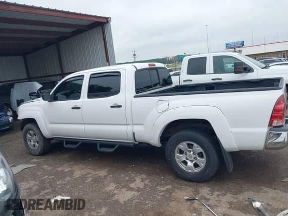 2007 Toyota Tacoma PreRunner z VIN 3TMKU72N57M013302, wystawiony jako IAAI lot #43089625 z przebiegiem 146 945 mil mil oraz . Historia ofert i sprzedaży dostępna na DreamBid. Obrazek 15.