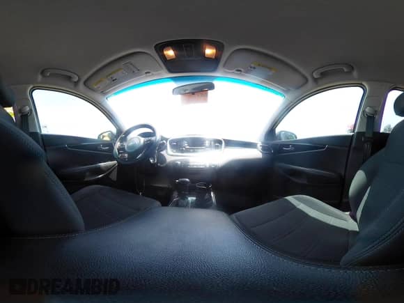 2018 Kia Sorento L с VIN 5XYPG4A34JG431687, выставлен на аукционе IAAI как лот 42753722 с пробегом 81 100 миль миль и . История ставок и продаж доступна на DreamBid. Изображение 18.