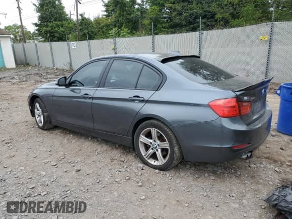 2013 BMW 3 Series 328i xDrive z VIN WBA3B5G51DNS05340, wystawiony jako Copart lot #80113745 z przebiegiem 146 399 mil mil oraz Szkoda całkowita • Salvage title. Historia ofert i sprzedaży dostępna na DreamBid. Obrazek 2.