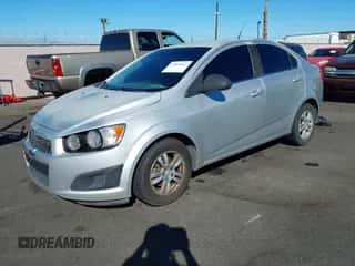 2013 Chevrolet Sonic LT с VIN 1G1JC5SH1D4114821, выставлен на аукционе IAAI как лот 43369517 с пробегом 152 476 миль миль и . История ставок и продаж доступна на DreamBid. Изображение 2.