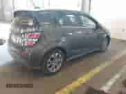2019 Chevrolet Sonic LT z VIN 1G1JD6SB0K4140547, wystawiony jako IAAI lot #42977288 z przebiegiem 69 312 mil mil oraz . Historia ofert i sprzedaży dostępna na DreamBid. Obrazek 4.