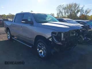 2019 Ram 1500 Big Horn z VIN 1C6RRFFG3KN704081, wystawiony jako IAAI lot #43415036 z przebiegiem 112 103 mil mil oraz . Historia ofert i sprzedaży dostępna na DreamBid. Obrazek 1.