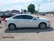 2016 Volvo S60 T5 Drive-E Premier z VIN YV126MFK3G2392567, wystawiony jako IAAI lot #42731679 z przebiegiem 91 321 mil mil oraz . Historia ofert i sprzedaży dostępna na DreamBid. Obrazek 13.