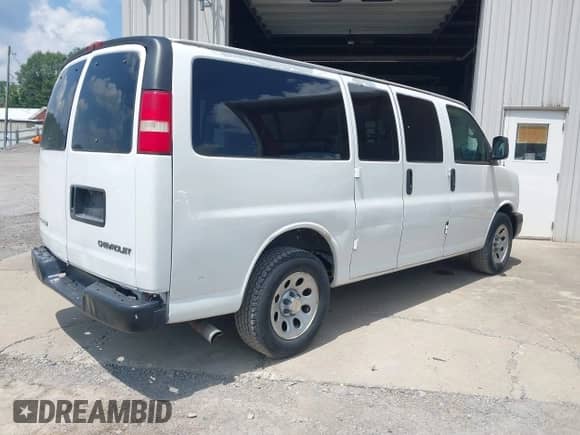2009 Chevrolet Express Cargo with VIN 1GCFG154691155652, listed as a IAAI auction lot 42692824 with 40,430 mi miles and . Bid and sale history available at DreamBid. Image 4.