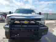 2015 Chevrolet Silverado 2500HD LT z VIN 1GC1KVEG7FF161176, wystawiony jako IAAI lot #42684231 z przebiegiem 242 456 mil mil oraz . Historia ofert i sprzedaży dostępna na DreamBid. Obrazek 12.