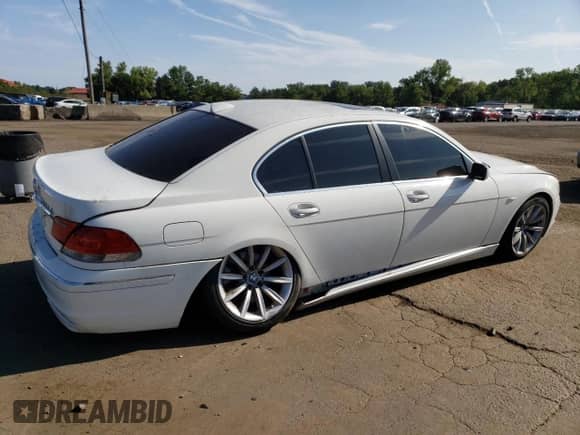 2007 BMW 7 Series 750i with VIN WBAHL83557DT09351, listed as a Copart auction lot 67655695 with 118,311 mi miles and Salvage title. Bid and sale history available at DreamBid. Image 3.