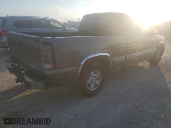 2000 Chevrolet Silverado 1500 LS z VIN 1GCEC19T1YZ370476, wystawiony jako Copart lot #62553415 z przebiegiem 164 786 mil mil oraz Szkoda całkowita • Salvage title. Historia ofert i sprzedaży dostępna na DreamBid. Obrazek 3.