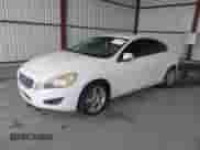 2012 Volvo S60 T5 с VIN YV1622FS5C2090077, выставлен на аукционе IAAI как лот 43040840 с пробегом 260 494 миль миль и . История ставок и продаж доступна на DreamBid. Изображение 2.