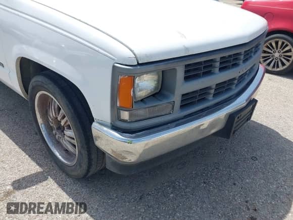 1994 GMC Sierra 1500 z VIN 1GTDC14Z6RZ529615, wystawiony jako IAAI lot #42631470 z przebiegiem 211 228 mil mil oraz . Historia ofert i sprzedaży dostępna na DreamBid. Obrazek 6.