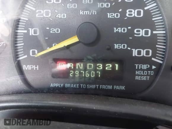 2001 Chevrolet Express z VIN 1GCHG39R011111547, wystawiony jako IAAI lot #42265979 z przebiegiem 297 607 mil mil oraz . Historia ofert i sprzedaży dostępna na DreamBid. Obrazek 16.