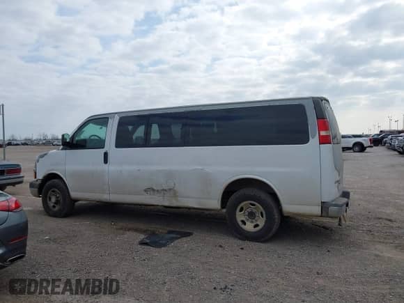 2008 Chevrolet Express Passenger z VIN 1GAHG39K881142695, wystawiony jako IAAI lot #41257254 z przebiegiem 261 076 mil mil oraz . Historia ofert i sprzedaży dostępna na DreamBid. Obrazek 14.