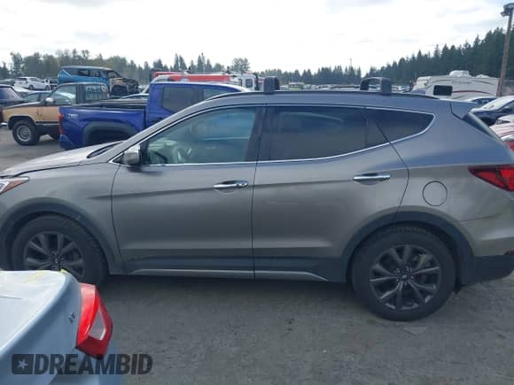 2017 Hyundai Santa Fe Ultimate с VIN 5XYZWDLA1HG501082, выставлен на аукционе IAAI как лот 43274658 с пробегом 101 832 миль миль и . История ставок и продаж доступна на DreamBid. Изображение 15.