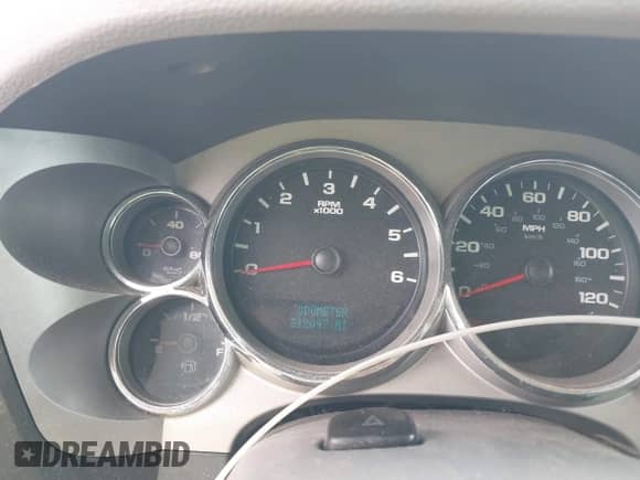 2007 GMC Sierra 1500 SLE1 z VIN 2GTEC13C671643993, wystawiony jako IAAI lot #41556101 z przebiegiem 212 097 mil mil oraz . Historia ofert i sprzedaży dostępna na DreamBid. Obrazek 7.
