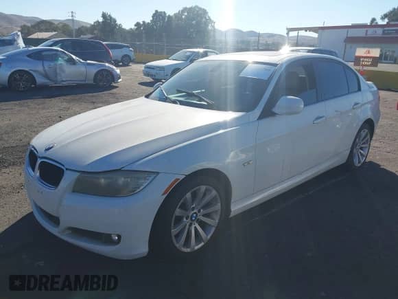 2011 BMW 3 Series 328i с VIN WBAPH5G53BNM77885, выставлен на аукционе IAAI как лот 43514280 с пробегом 195 571 миль миль и . История ставок и продаж доступна на DreamBid. Изображение 2.