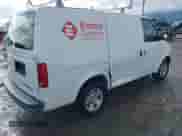 2004 Chevrolet Astro Cargo z VIN 1GCDL19X54B121146, wystawiony jako IAAI lot #41776059 z przebiegiem 172 409 mil mil oraz . Historia ofert i sprzedaży dostępna na DreamBid. Obrazek 4.