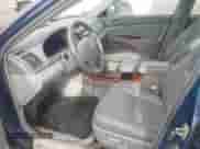 2005 Toyota Camry LE z VIN 4T1BF30K35U091920, wystawiony jako IAAI lot #43581408 z przebiegiem 130 454 mil mil oraz . Historia ofert i sprzedaży dostępna na DreamBid. Obrazek 5.