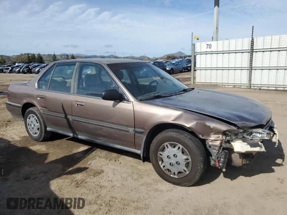 1990 Honda Accord LX z VIN JHMCB7659LC064137, wystawiony jako Copart lot #45761615 z przebiegiem 382 195 mil mil oraz Nie do naprawy • Non repairable. Historia ofert i sprzedaży dostępna na DreamBid. Obrazek 4.