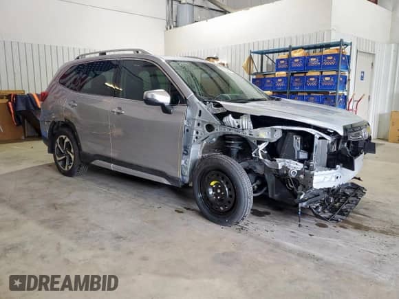 2023 Subaru Forester Touring z VIN JF2SKARC9PH520703, wystawiony jako Copart lot #69723945 z przebiegiem 14 634 mil mil oraz Szkoda całkowita • Salvage title. Historia ofert i sprzedaży dostępna na DreamBid. Obrazek 4.