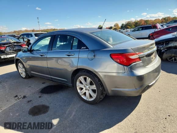2013 Chrysler 200 Touring with VIN 1C3CCBBB1DN714652, listed as a Copart auction lot 82708725 with 151,536 mi miles and Clean title. Bid and sale history available at DreamBid. Image 2.