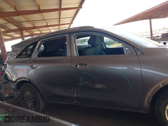 2016 Kia Sorento SX z VIN 5XYPK4A56GG187081, wystawiony jako IAAI lot #42109283 z przebiegiem 27 627 mil mil oraz . Historia ofert i sprzedaży dostępna na DreamBid. Obrazek 14.