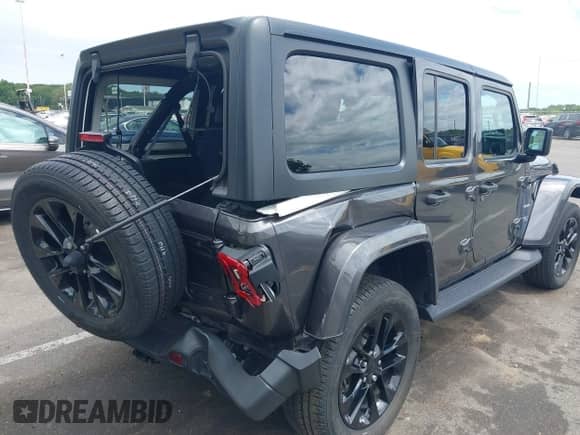 2021 Jeep Wrangler Unlimited Sahara with VIN 1C4JJXP69MW803235, listed as a IAAI auction lot 43022114 with 26,390 mi miles and . Bid and sale history available at DreamBid. Image 4.