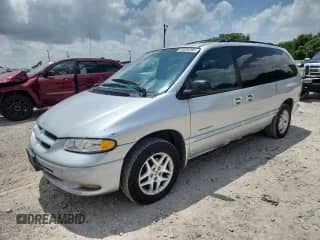 2000 Dodge Caravan SE with VIN 2B4GP44G8YR678812, listed as a Copart auction lot 64806385 with 219,554 mi miles and Salvage title. Bid and sale history available at DreamBid. Image 1.