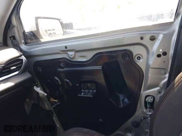 2018 Chevrolet Traverse LT Cloth z VIN 1GNERGKW0JJ153194, wystawiony jako IAAI lot #42827481 z przebiegiem 124 559 mil mil oraz . Historia ofert i sprzedaży dostępna na DreamBid. Obrazek 18.