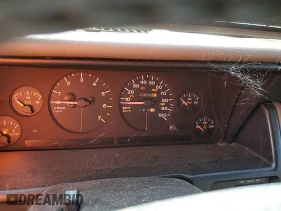 1994 Jeep Grand Cherokee Limited z VIN 1J4GZ78Y2RC101344, wystawiony jako Copart lot #83863965 z przebiegiem 129 830 mil mil oraz Czysty tytuł • Clean title. Historia ofert i sprzedaży dostępna na DreamBid. Obrazek 9.