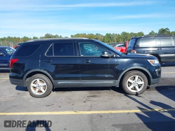 2018 Ford Explorer XLT z VIN 1FM5K7DH1JGA17581, wystawiony jako IAAI lot #43506653 z przebiegiem 159 525 mil mil oraz . Historia ofert i sprzedaży dostępna na DreamBid. Obrazek 13.