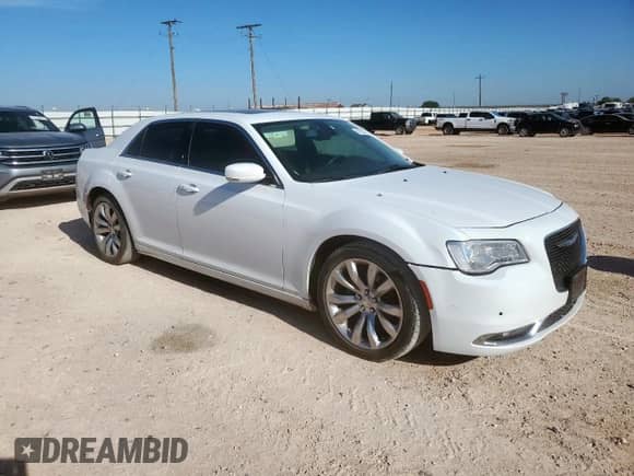 2018 Chrysler 300 Touring z VIN 2C3CCAAG0JH222755, wystawiony jako Copart lot #67623655 z przebiegiem 71 631 mil mil oraz Szkoda całkowita • Salvage title. Historia ofert i sprzedaży dostępna na DreamBid. Obrazek 4.